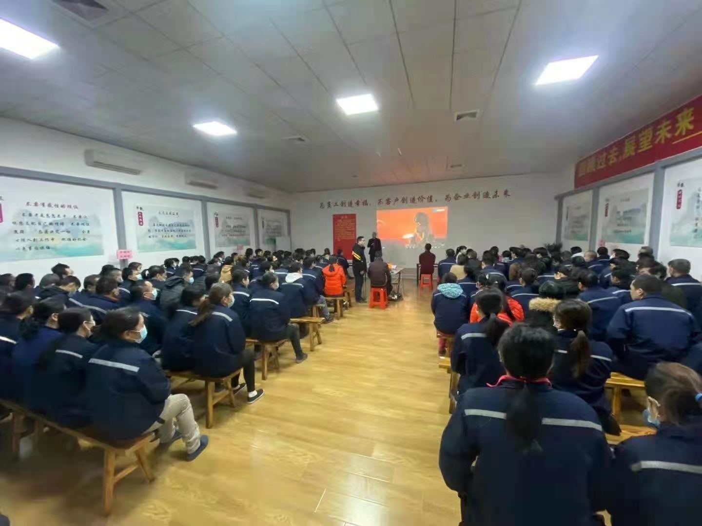 企业发展阶段的重点