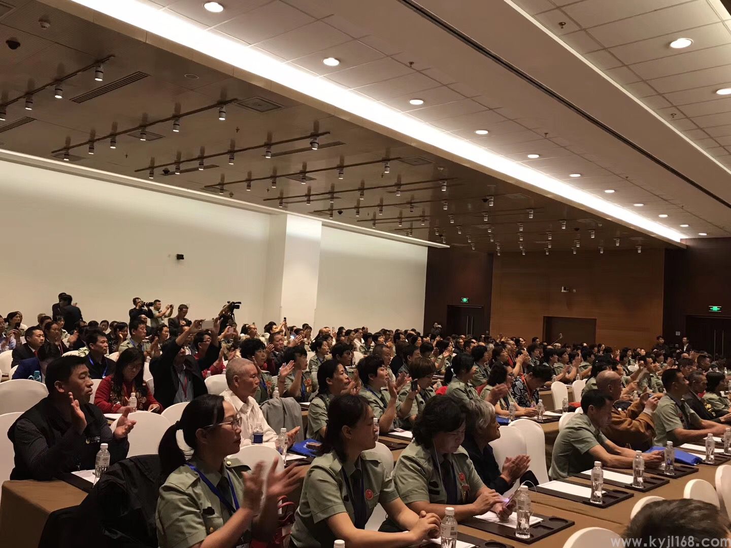 爱国奋斗建功立业模范人物建国70周年庆典思源座谈会 (3).jpg